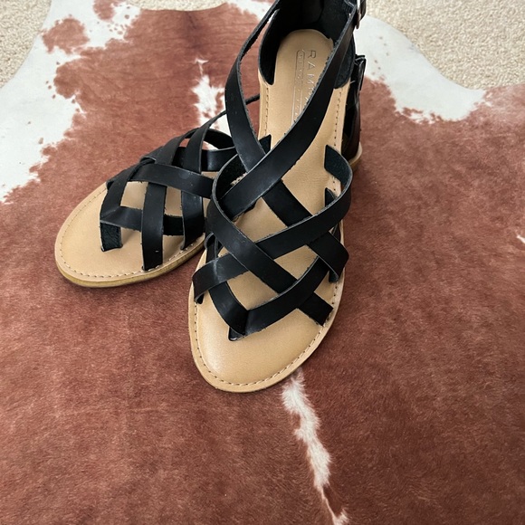 Rampage Black Sandals - Picture 4 of 4